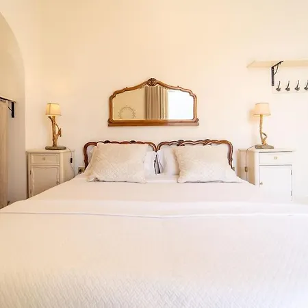 Storica Sul Di Con Darsena Privata *