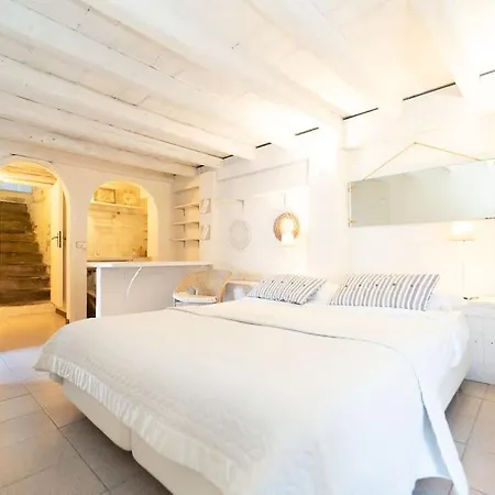 Storica Sul Di Con Darsena Privata *