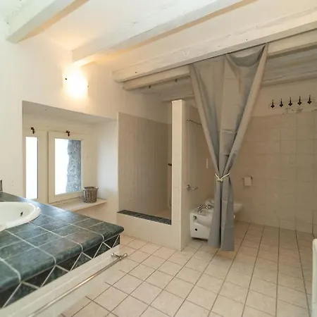 Storica Sul Di Con Darsena Privata *