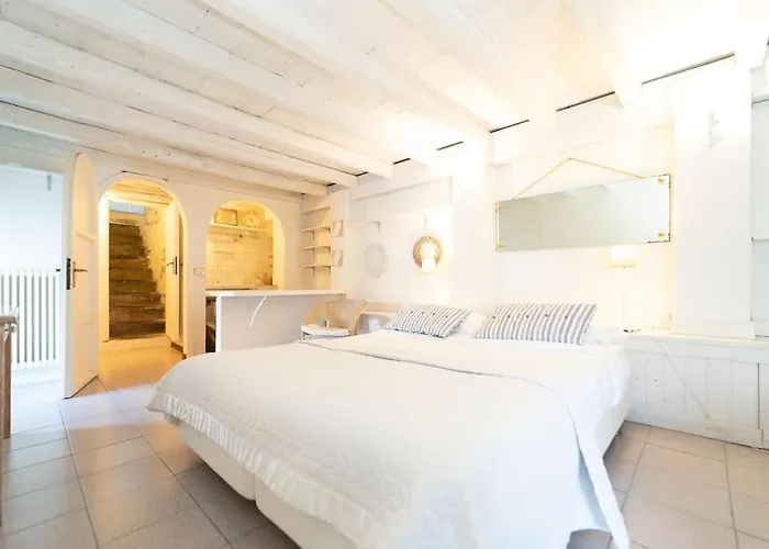 Storica Sul Di Con Darsena Privata *