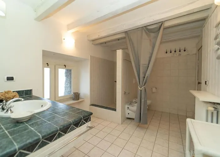 Storica Sul Di Con Darsena Privata *